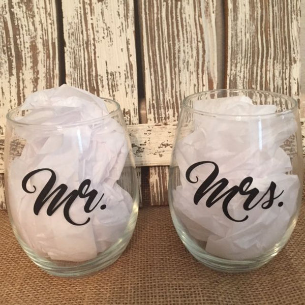 Mr. and Mrs. Wedding Glasses